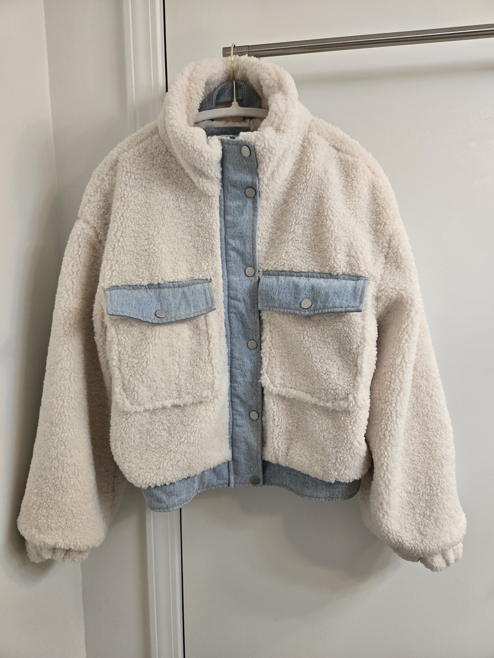 Vine & Valley Sherpa Jacket with Light Denim Trim, Cream & Light Blue, Size S